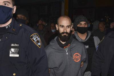 Danny Presti - Sheriff: Defiant NYC bar owner struck deputy with his car - clickorlando.com - New York