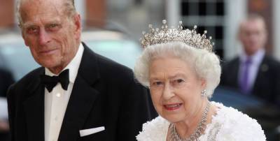queen Elizabeth Ii II (Ii) - The Queen Will Reportedly "Wait in Line" to Receive the COVID-19 Vaccine - harpersbazaar.com