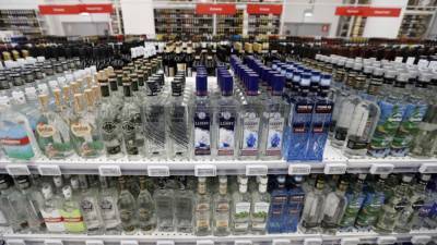 After coronavirus vaccination, Russians warned to avoid alcohol for 2 months - fox29.com - Russia - city Moscow, Russia