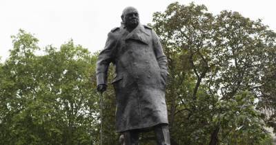 Guy's hospital removing statues as scaffolding erected around Churchill and Cenotaph - mirror.co.uk - Britain - city London - county Thomas