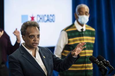 Lori Lightfoot - Chicago investigating officers 'lounging' during unrest - clickorlando.com - city Chicago