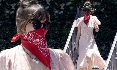Eric Garcetti - Dakota Johnson - Melanie Griffith - Don Johnson - Dakota Johnson wears bandana mask to run errands in LA... after signing on to Amazon's Rodeo Queens - dailymail.co.uk - Los Angeles - city Los Angeles