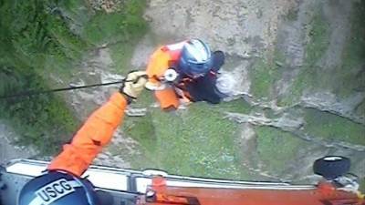 Coast Guard rescue mother, son after fall from Oregon cliff - fox29.com - Usa - county Bay - state Oregon