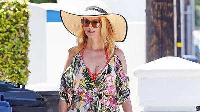 Heather Graham - Heather Graham, 50, Slays In Swimsuit Tiny Cover-Up While Headed To The Beach — Pic - hollywoodlife.com - state California - city Malibu