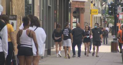 Coronavirus: Opinions mixed among Montreal shoppers on COVID-19 safety measures - globalnews.ca