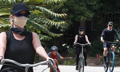 Eric Garcetti - Reese Witherspoon - Jim Toth - Reese Witherspoon wears mask for Malibu bike ride with her husband Jim Toth and their son Tennessee - dailymail.co.uk - state Tennessee