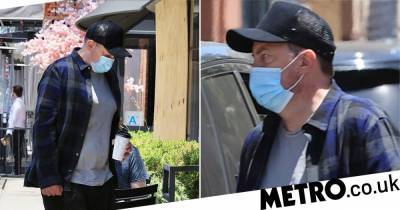 Jennifer Aniston - Matthew Perry - David Schwimmer - Lisa Kudrow - Matt Le-Blanc - Friends star Matthew Perry masks up after warning fans ‘Covid is still with us’ - metro.co.uk - state California