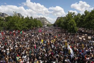 Paris marchers decry racism, far right rallies in London - clickorlando.com - Usa - Britain - France - city London - county George - city European - county Floyd