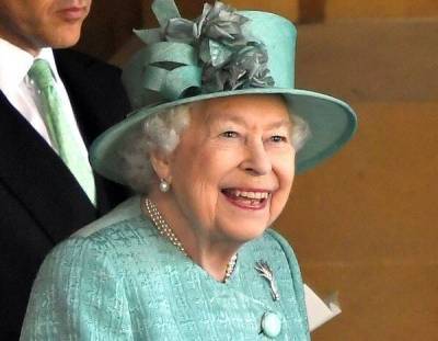 Elizabeth Ii II (Ii) - Queen Elizabeth Gets the Socially-Distanced Royal Treatment for Her 94th Birthday Celebration - eonline.com