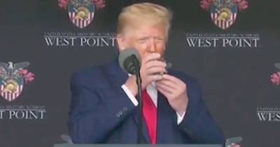 Donald Trump - Donald Trump sparks concerns with 'baby steps' and two-handed water sip at speech - mirror.co.uk - New York - Usa