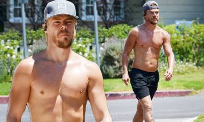 Eric Garcetti - Derek Hough - Derek Hough flaunts his chiseled chest and sculpted arms during mask-free jog in Los Angeles - dailymail.co.uk - Los Angeles - city Los Angeles