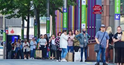 Sports Direct queues broken up as hundreds of shoppers line streets for NHS discount - manchestereveningnews.co.uk - city Manchester