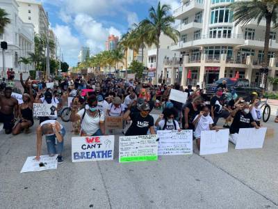 George Floyd - Mother of Trayvon Marin joins Miami protesters seeking racial justice, police support - clickorlando.com - Usa - state Florida - state Minnesota - county Fulton