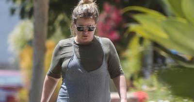 Kelly Clarkson - Brandon Blackstock - Kelly Clarkson ditches wedding ring in sombre first outing since filing for divorce - mirror.co.uk - Los Angeles