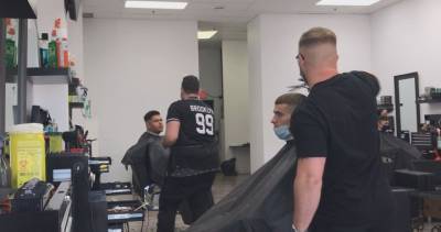 Fully booked: Montreal-area barbers, salons are open and busy - globalnews.ca
