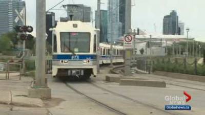 Edmonton transit resumes charging fares on LRT and buses - globalnews.ca
