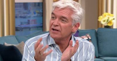 Holly Willoughby - Phillip Schofield - Hidden Coronation Street lockdown filming 'blunder' exposed by Phillip Schofield - dailystar.co.uk - county Marshall - city Sharon, county Marshall