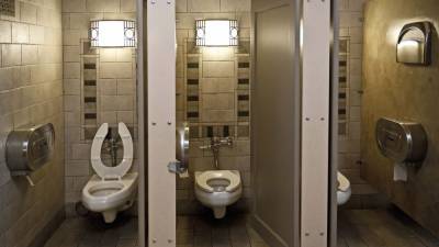 Study finds that flushing could release virus-laden ‘toilet plumes’ into the air - fox29.com
