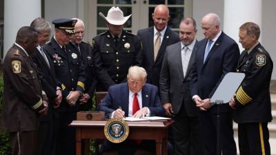 Donald Trump - Rose Garden - George Floyd - Trump signs order on police reform, doesn't mention racism - fox29.com - Usa - Washington