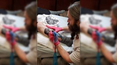 Tattoo parlor gets hundreds of requests after offering to cover up hate and gang symbols for free - fox29.com - state Kentucky - county Murray