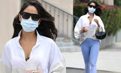 Eiza Gonzalez parades her slender stems in powder blue leggings while meeting friends for lunch - dailymail.co.uk - Mexico