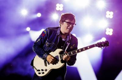 Zane Lowe - Weezer Gives us the ‘Hero’ We Need on ‘Tonight Show’: Watch - billboard.com - Panama