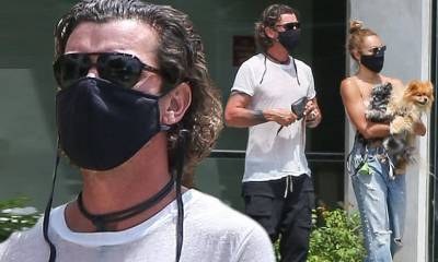 Gavin Rossdale - Gavin Rossdale and model girlfriend Natalie Golba out in LA donning masks amid relaxed lockdown - dailymail.co.uk - Los Angeles - state California - city Studio, state California