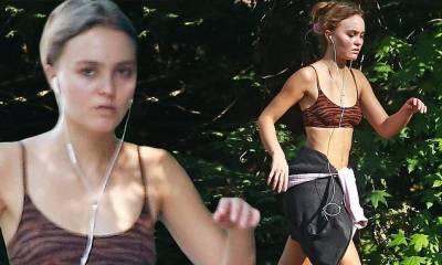Lily Rose Depp - Vanessa Paradis - Lily-Rose Depp flaunts her washboard abs in a tiger print sports bra while speed walking in LA - dailymail.co.uk - Usa - Los Angeles - city Los Angeles - city Paris