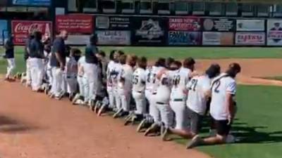Drew Brees - Entire high school baseball team kneels during national anthem at first game of season - fox29.com - state Iowa - Des Moines, state Iowa - city Des Moines, state Iowa