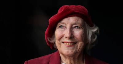 Dame Vera Lynn dead: We'll Meet Again singer dies aged 103 - ok.co.uk - Britain