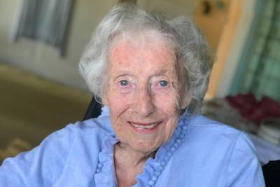 Vera Lynn - Dame Vera Lynn dead at age 103 – We’ll Meet Again singer has died ‘surrounded by family’ - thesun.co.uk - Britain