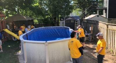 Volunteers build pool for Toronto boy after therapy cancelled due to COVID-19 - globalnews.ca