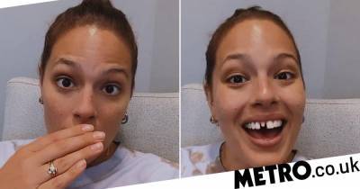 Ashley Graham - Ashley Graham breaks her actual front tooth into a stump by eating frozen cookies - metro.co.uk