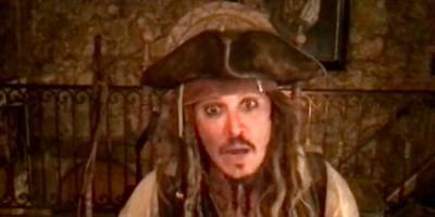Johnny Depp - Jack Sparrow - Johnny Depp Makes Virtual Visit to Children's Hospital as Captain Jack Sparrow! - justjared.com