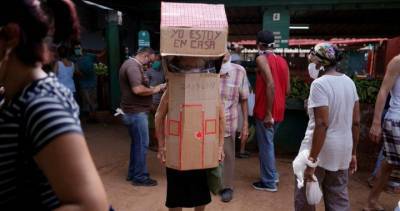 Cuban woman, 82, wears full-body cardboard shield to guard against coronavirus - globalnews.ca - Usa - Cuba - city Havana