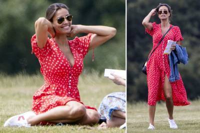 Melanie Sykes - Steve Coogan - Melanie Sykes, 49, shows off her curves in plunging dress with thigh-high split as she laughs in the park with a pal - thesun.co.uk - county Hill