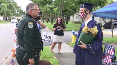 Navy recruit missing high school graduation gets surprise parade sendoff - clickorlando.com - state Florida - county Brevard - county Wayne