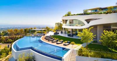 Kylie Jenner - Travis Scott - Jennifer Aniston - Travis Scott 'pays $23.5 million' for titanic Hollywood Hills mansion - mirror.co.uk - state California - county Hill - city Hollywood, county Hill