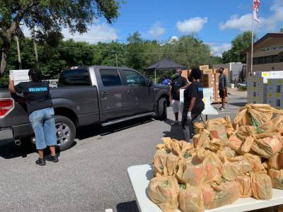 Central Florida - Randolph Bracy - ‘These are desperate times:’ Hundreds of families receive free meals during COVID-19 pandemic - clickorlando.com - state Florida - county Orange - county Smith - county Lamar