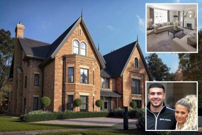 Molly-Mae Hague - Tommy Fury and girfriend Molly-Mae Hague move into incredible £1.3million apartment with huge terrace and park views - thesun.co.uk - city Manchester - city Hague