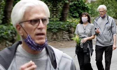 Mary Steenburgen - Ted Danson and Mary Steenburgen don masks during stroll... as they approach 25th wedding anniversary - dailymail.co.uk - Los Angeles - city Los Angeles