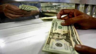 Rupee rises against US dollar, back near 76 per USD - livemint.com - Usa - India