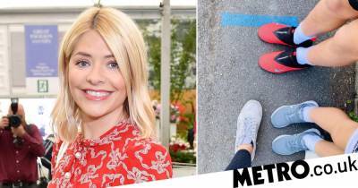 Holly Willoughby - Holly Willoughby queues at the school gates as she takes her kids to school for first time in lockdown - metro.co.uk - Britain