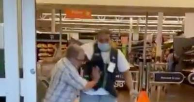 Defiant shopper refusing to wear face mask fights his way into supermarket - mirror.co.uk - state Florida - city Orlando, state Florida