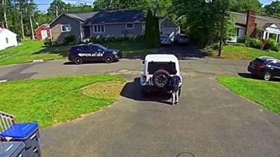 Video shows 10-year-old boy stopping driveway basketball game to hide from passing police car - fox29.com - state Connecticut - city Minneapolis - county Floyd
