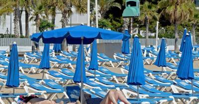 Brits headed to Spain will find Benidorm's beaches roped off to ensure distancing - mirror.co.uk - Spain