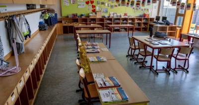 Manitoba teachers lose professional development, admin days for September return to class: premier - globalnews.ca