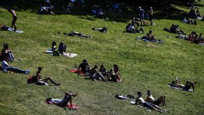 Europe basks in hot weather as experts fear virus risk - rte.ie - Spain - Netherlands - Portugal - Belgium - Finland - Sweden - Latvia - Estonia