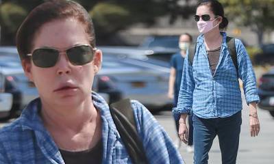 Lara Flynn Boyle wears a mask to stock up on groceries during rare public sighting in Los Angeles - dailymail.co.uk - Los Angeles - state California - city Los Angeles