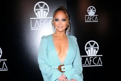 Jennifer Lopez - Jennifer Lopez invites New York nurse to party with her - hollywood.com - New York - city New York - city Savannah, county Guthrie - county Guthrie